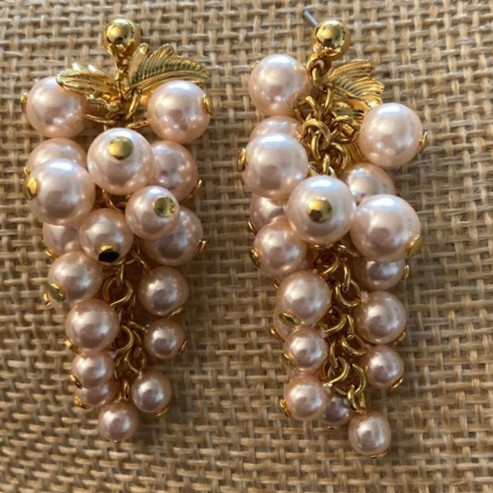 Avon frosted grapes pierced earrings